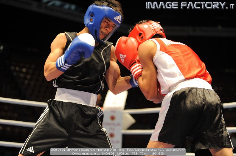2009-09-05 AIBA World Boxing Championship 0480 - 48kg - Felix Alvarado Sanchez NCA - Jiazhao Li CHN.jpg